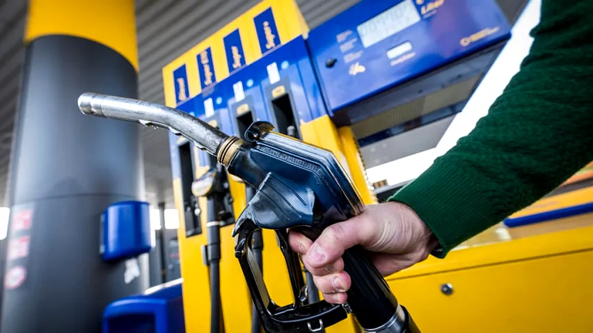 Motorină mai ieftină cu 30 de bani. Guvernul reduce acciza