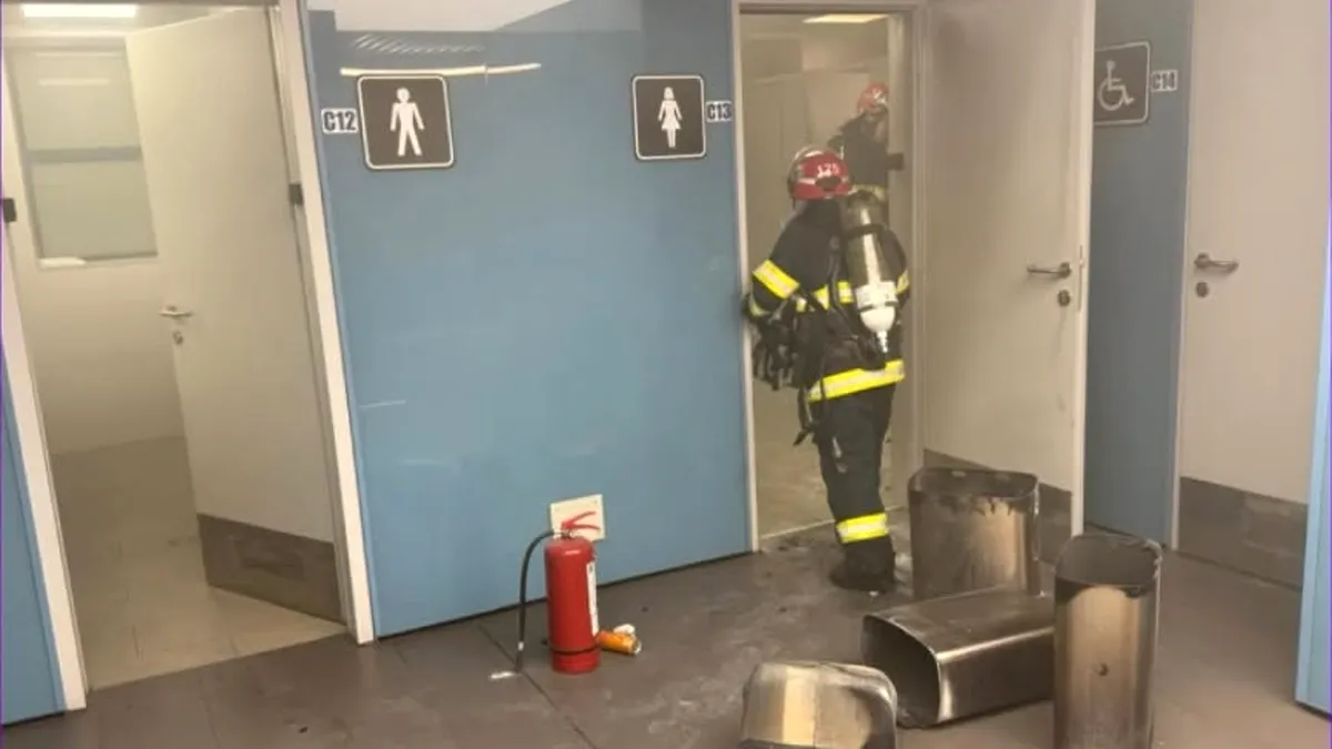 Incendiu la Aeroportul Otopeni, în plină noapte. O femeie ar fi dat foc unui coș de hârtii din toaletă