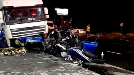 Trei morți într-un accident de circulație dintre un autoturism și un TIR