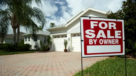 Peste 30% dintre românii proprietari ar vinde casa și s-ar muta în străinătate. Ce îi determină să ia această decizie