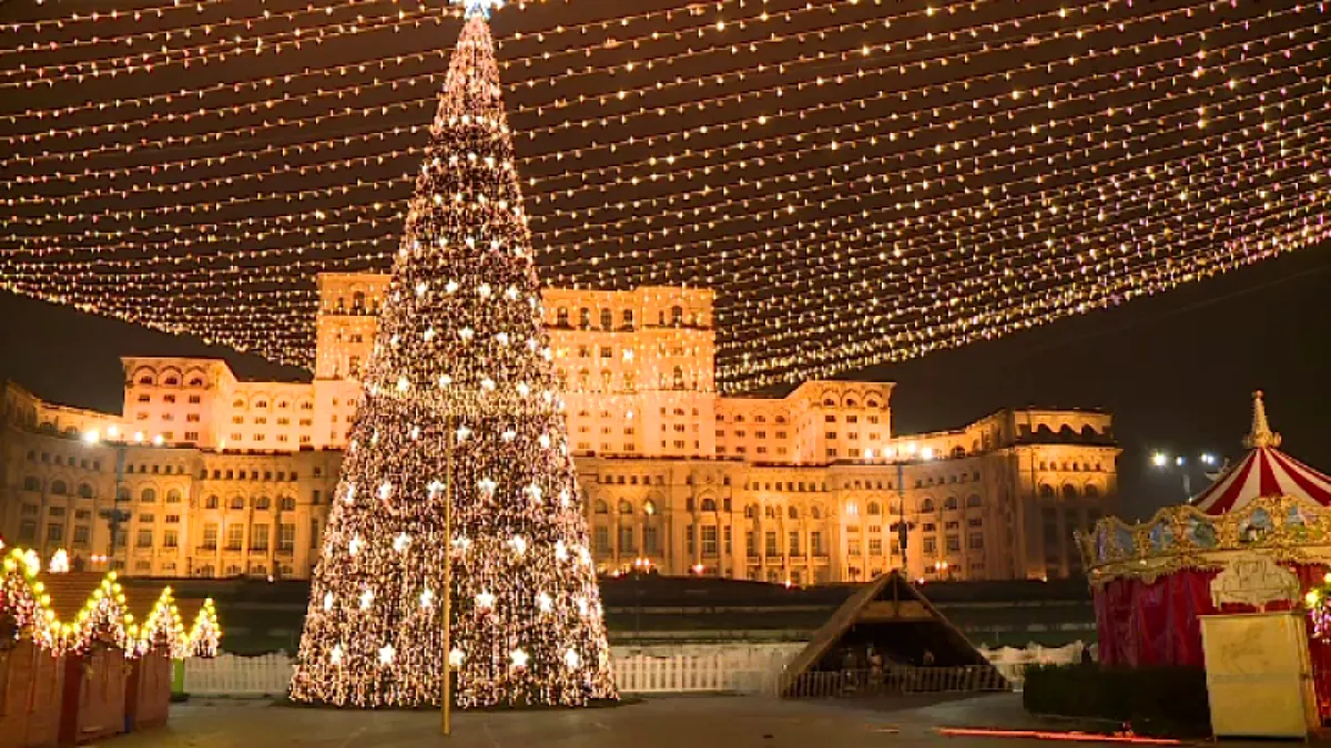 Globuri gigant de 80 de centimetri pe străzile Bucureștiului. Când se aprind luminițele de Crăciun