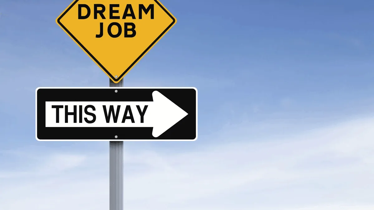 Din Cluj, direct în jurul lumii. Două românce, alese pentru un job de vis, din 16.000 de candidați