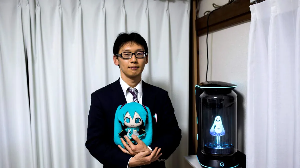 Cum să scapi din depresie: Povestea japonezului căsătorit cu femeia-hologramă (VIDEO)