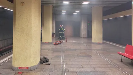 Degajare de fum la o stație de metrou. Călătorii au fost evacuați