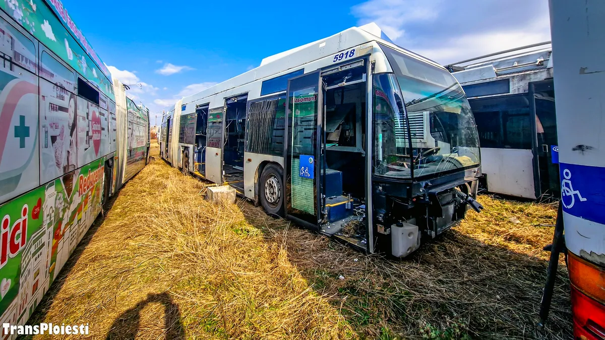 JAF INCREDIBIL. Directorul societății de transport public din Ploiești a dat „verde” la devalizarea a 23 de troleibuze