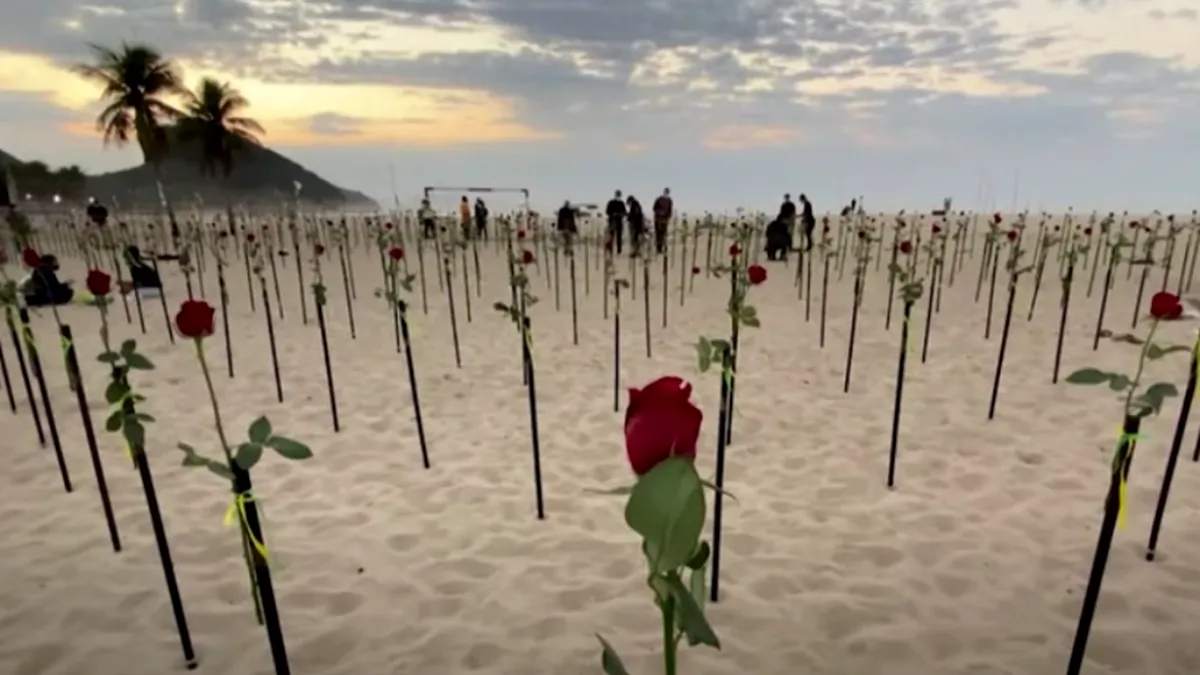 Moment emoționant la Rio de Janeiro. Plaja Copacabana, acoperită cu trandafiri roșii (VIDEO)