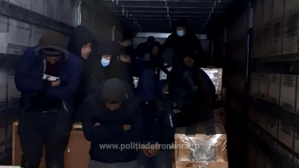 41 de migranţi din trei ţări au fost descoperiţi ascunşi într-un TIR, la PTF Nădlac II