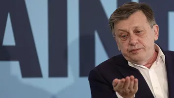 Crin Antonescu: „Simion plătește 1,5 milioane de dolari pentru a ne face de rușine în străinătate”