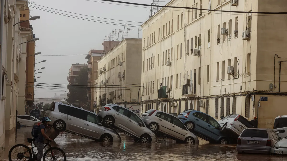 Valencia sub nouă alertă roșie: Locuitorii îndemnați să se întoarcă în case din cauza ploilor abundente