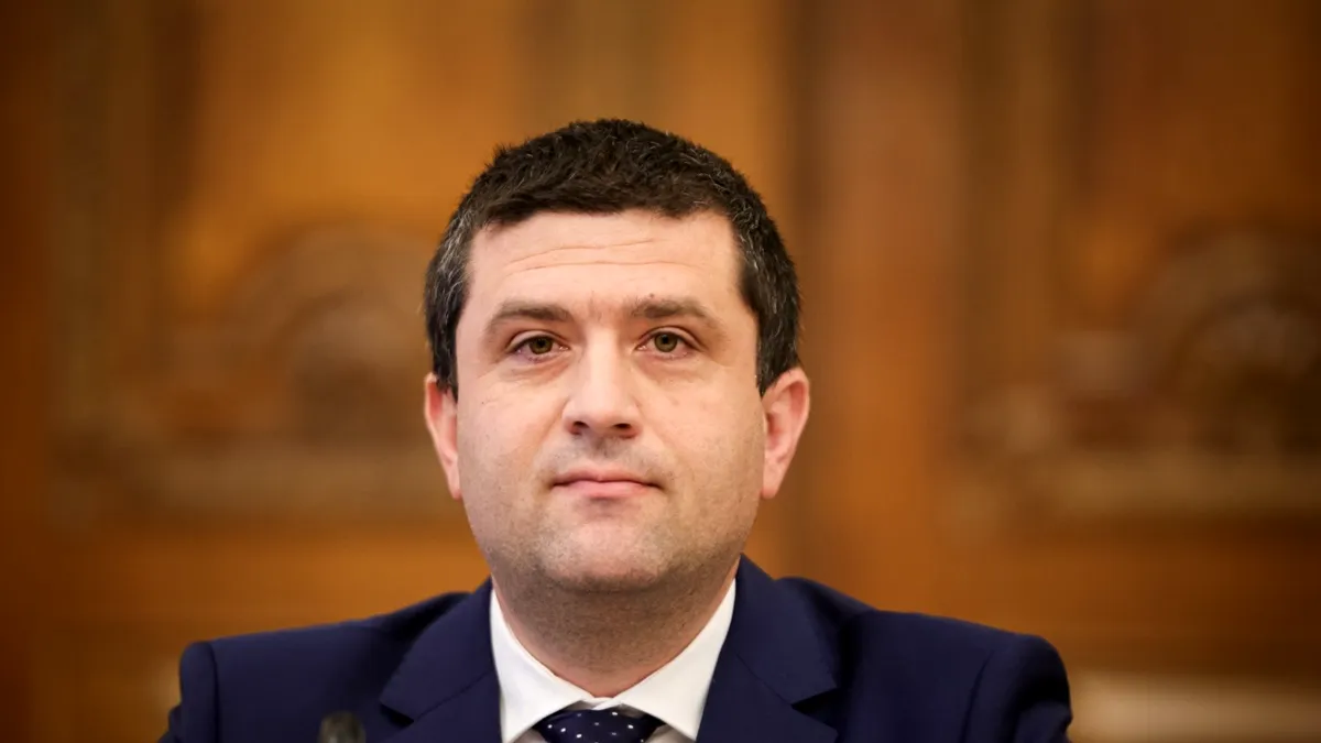Un director și-a redus salariul cu 40.000 de lei. Ministrul Economiei: Insistența și presiunea publică dau roade