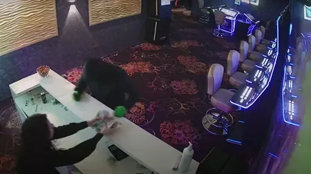 Un bărbat a fost surprins în timp ce jefuia o sală de jocuri din Deva