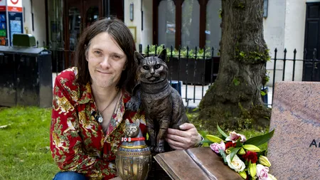Motanul Bob are statuie la Londra; aflați ce a făcut miaunel ca s-o merite