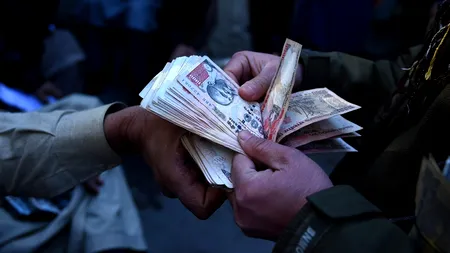 De ce interzic talibanii clasicul schimb valutar în stradă