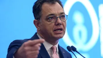 Radu Oprea pregătește desantul extern a 36 de protejați politic la birourile economice din străinătate de la ARICE