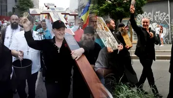 Gigi Becali s-a dus să curețe „energiile necurate” din urma marșului Bucharest PRIDE (Video)