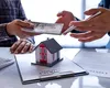 Credite ipotecare în creștere spectaculoasă – românii se mută pe datorie, dar cu rate mai mici
