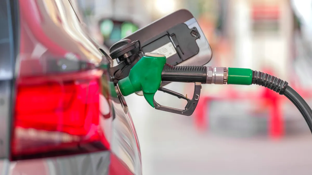 Scumpiri în lanț de la 1 august: carburanții se vor scumpi cu 50 de bani pe litru