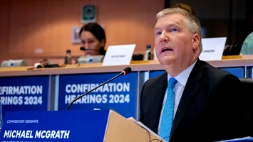 Comisarul European pentru Justiție, vizită cheie la București. Discuții cu premierul Bolojan despre statul de drept