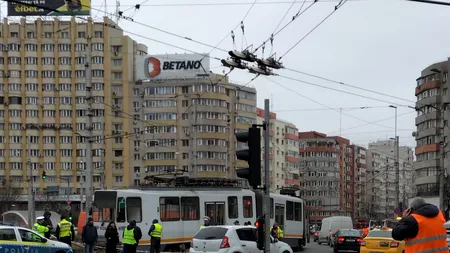 Trafic blocat, la oră de vârf, în plin centrul Bucureștiului, de un tramvai deraiat