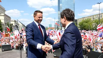 Nicușor Dan, la mitingul de susţinere a primarului Varşoviei, Rafał Trzaskowski, la prezidențiale. Ce le-a transmis polonezilor