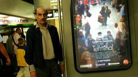 A murit omul care a trăit pe aeroport! El a inspirat celebrul Terminalul (VIDEO)