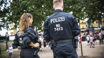 Cât câștigă polițiștii în Europa și la noi