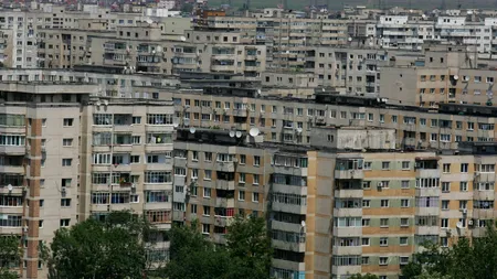 Lege obligatorie pentru renovarea caselor și blocurilor vechi din România, semnată astăzi de Iohannis