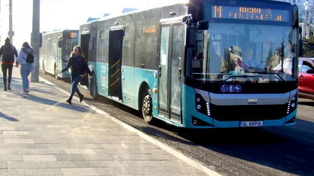 A fost rezolvată criza din transportul public din Galați. Directorul a fost demis iar angajații au primit o majorare salarială de 155 lei