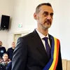Vărul primarului din Slatina a făcut „prăpăd“ prin oraş. Încătuşat de poliţişti după ce a avariat o autospecială