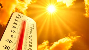 Clima se dezlănțuie: sudul Europei arde, vestul e măturat de furtuni