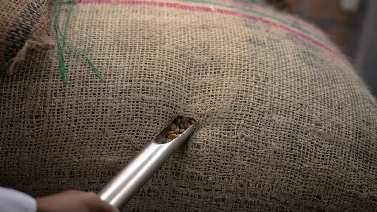 Speculatorii pieţelor financiare şi burselor de mărfuri au descoperit aroma cafelei Arabica