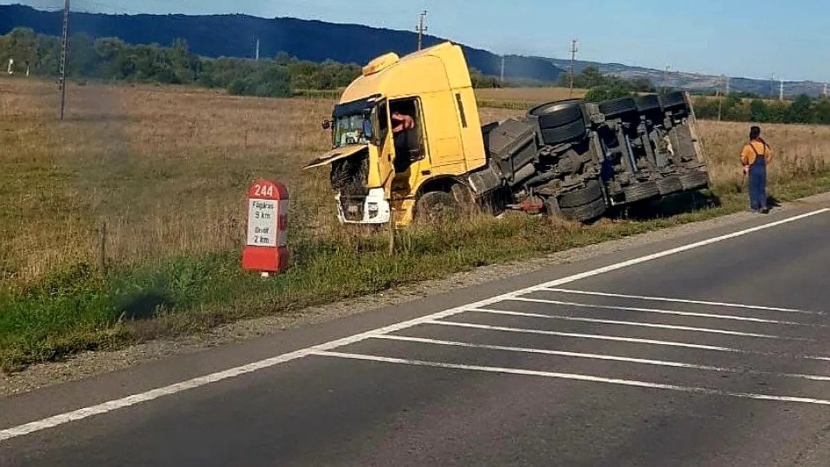 Cisternă cu acid sulfuric răsturnată pe DN1, lângă Voila, Făgăraș. Trafic deviat și intervenție de urgență