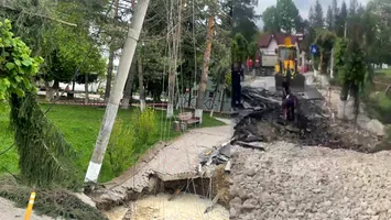 Autoritățile din Prahova: „Nu mai sunt motive de panică la Slănic”. Ce s-a întâmplat cu craterul