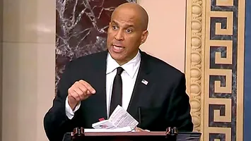 Record istoric în Senatul SUA: Cory Booker l-a criticat pe Trump timp de 25 de ore