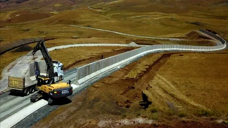 Un zid de 295 de kilometri e pregătit de turci pentru oprirea refugiaţilor afgani