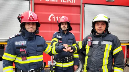 O bătrână de aproape 90 de ani scoasă de pompieri dintr-o casă în flăcări, inconștientă
