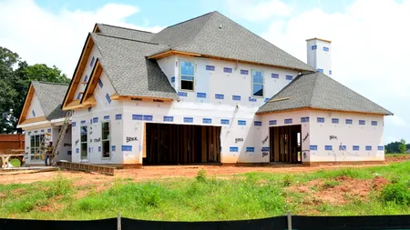 Statistică: Scădere cu 10,5% a numărului de autorizaţii de construire pentru zona rezidenţială, în primele opt luni