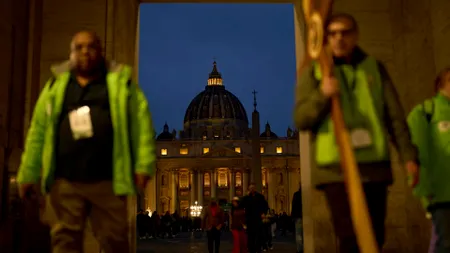Papa Francisc continuă recuperarea după pneumonie dublă și răspunde bine la tratament