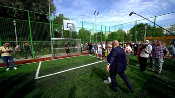 Piedone, vești bune pentru tinerii cetățeni: Liber la sport pe terenurile școlilor din Sectorul 5!