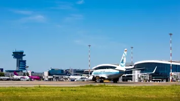 Fără blocaje și fără crize: Guvernul garantează funcționarea aeroporturilor și căilor ferate 24/7