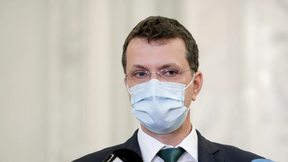 Joc de culise. Ionuţ Moşteanu (USR): PNL și PSD au decis că semnăturile de pe moțiune sunt bune doar pentru congresul PNL