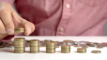 Salarii mici, muncă multă. Lucrătorii din România, cu cel mai mare risc de sărăcie din UE