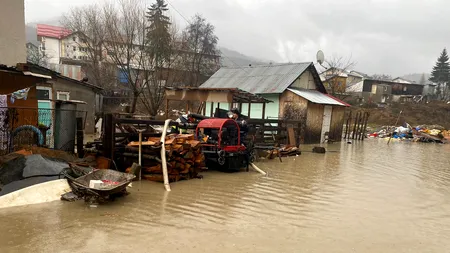 Râurile mici din judeţele Harghita, Covasna şi Braşov, sub avertizare de inundaţii până luni la amiază
