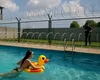 Piscine cu sârmă ghimpată: Germania nu mai are chef de haos