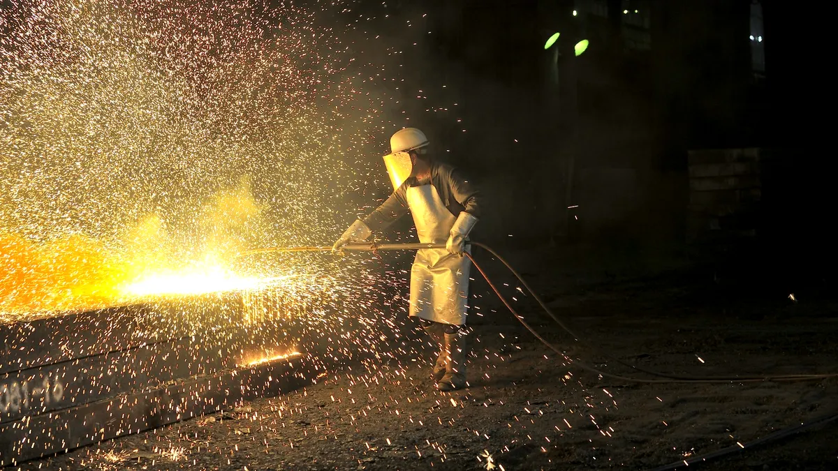 Comisia Europeană a adoptat măsuri de reducere cu 50% a prețului energiei în industriile oțelului, aluminiului și îngrășămintelor