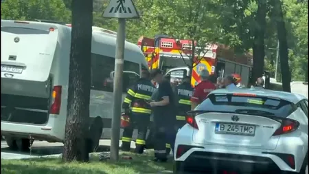 Tragedie evitată „la mustață”. Un microbuz cu zece pasageri a luat foc pe bulevardul Regele Mihai I