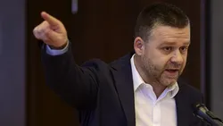 Formulare memorabilă: Ciprian Ciucu vede ața fosforescentă din costumul tehnocrat al lui Tomac