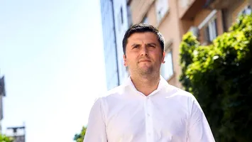 Vicepreședintele Camerei Deputaților, Adrian Cozma, blocat în Dubai din cauza conflictului din Iran: „Am auzit trei bombardamente. Suntem în parcarea subterană a hotelului”