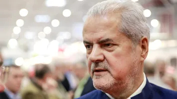 Părerea lui Adrian Năstase: Reforma școlară și febra imobiliară – necesitate sau tunuri mascate
