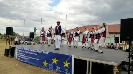 Reportaj Tulcea: Peste o tonă de pește pe mesele Festivalului „Armonii transdunărene RoUa”